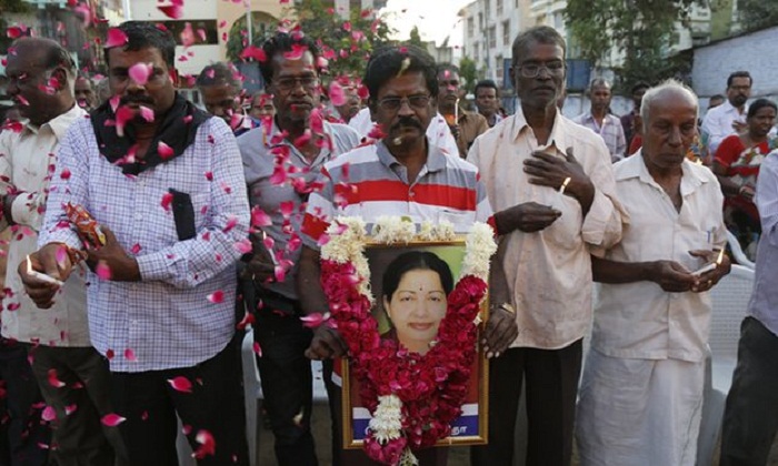 Thousands pay tribute to Jayalalithaa Jayaram in Chennai 